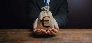 A forintban megállapított, de devizában kifizetett osztalék esetén milyen árfolyamot kell alkalmaznia az osztalékot fizetőnek?